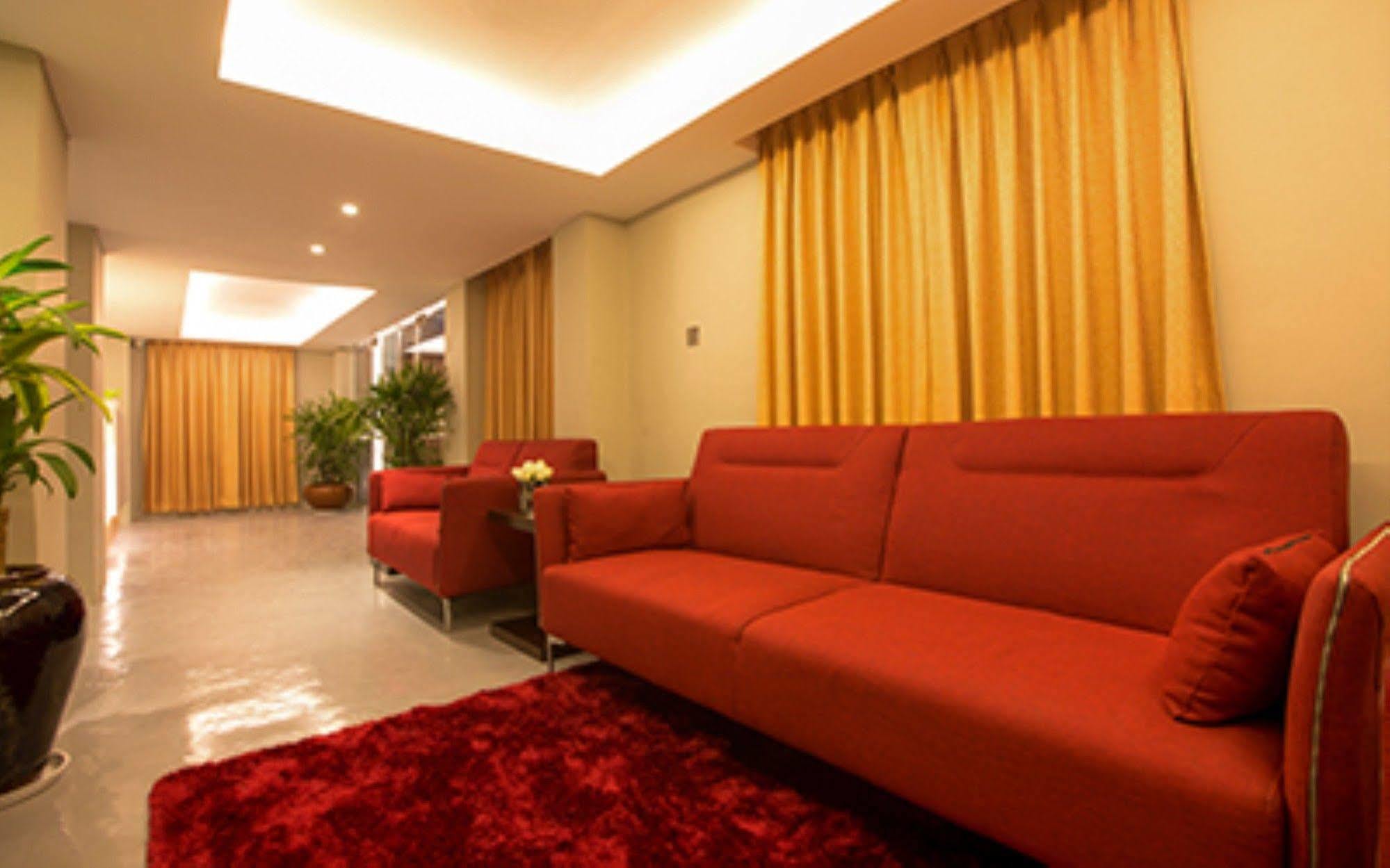 Shwe Pyi San Yar Hotel Yangon Exterior foto